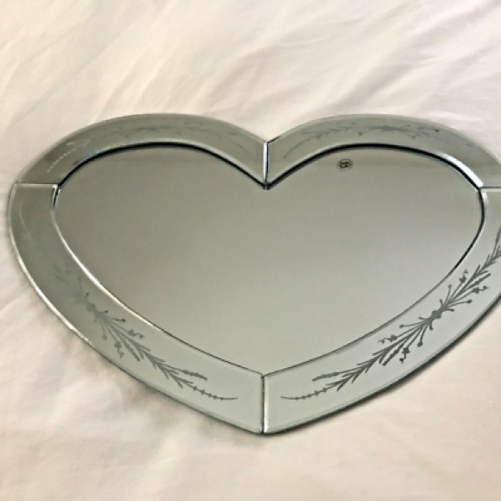 Elegant Venetian Heart-Shaped Silver Wall Mirror by Studio Silversmiths 12 x 18